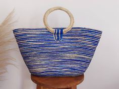 I love Mexico celebrates the native crafts of Mexico and the artists that produce them, enabling them and their communities to get recognized for their talented work and achieve economic stability for their families. This listing is for this bag shown on the picture, made of palm leaves and 100% natural materials. The tassels or other accessories on the picture are not included. Measurements : please see pictures for exact size. All size units are in inches. The bag is very nicely made, strong a Folding Shopping Bags, Round Straw Bag, Tote Bag Summer, Bag Quotes, Promotional Bags, Native Crafts, Market Tote Bag, Grocery Shopping Bags, Handmade Market