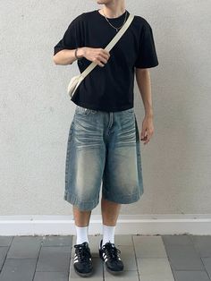 simple outfit idea with black tones and washed baggy jorts Grey Jorts Outfit Men, Baggy Guy Outfits, Simple Jorts Outfits, Baggy Jorts Outfits, Baggy Jorts Outfit Idea Men, Men Jorts Outfits, Black Jorts Outfit Men, Jorts Outfit Idea Men, Jorts Men