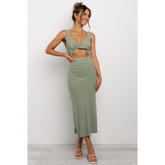 Take your style to new heights in this chic midi length dress! The flattering v neckline creates a timeless silhouette while the bust twist detail with cut out feature adds a touch of glamor. For an extra bit of security, the dress is finished off with a hook and eye clasp and invisible back zip. Petal And Pup, Linen Midi Dress, Green Midi Dress, Midi Length Dress, 50's Dress, Floral Midi Dress, Green Fashion, Guest Dresses, Green Dress