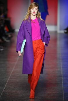 Analogous Outfit, Color Blocking Outfits, Orange Pants, Purple Outfits, Purple And Orange, Colourful Outfits, Fashion Mode, Mode Inspiration, Fashion Colours