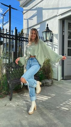 Jeans And Long Sweater Outfit, Best Everyday Outfits, Fall Vibes Outfit Trendy, Day In The City Outfit Fall, Fall Fits Florida, Early 20s Fashion Outfits, Sweater Outfits Jeans, Simple Statement Outfits, Trendy Fall Outfits Casual Street Styles