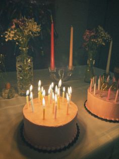 there are many candles that are on the cake