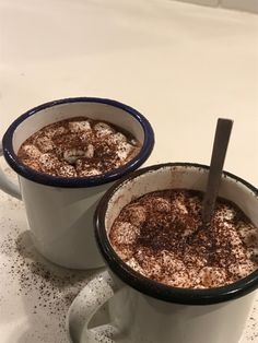 hot chocolate milk with cocoa powder Winter Mood, Christmas Feeling, Winter Vibes, Christmas Vibes, Winter Aesthetic, Christmas Aesthetic, Pretty Food, Hot Cocoa, Aesthetic Food