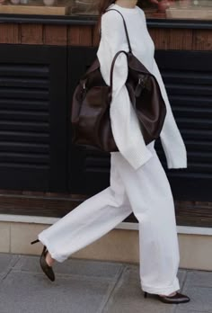 Chic And Cool Outfits, Brown Outfit Inspiration, Basics For Women, The Row Street Style, Chic Street Styles, Moodboard Fashion, Fw 2024, Uni Style, Basic Clothes