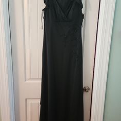 Nwt Ladies Black Maxi Dress. Size 8. Non-Smoking Home. Black Lined Maxi Dress For Evening, Formal Black Lined Maxi Dress, Black Lined Dinner Dress, Lined Black Dress For Dinner, Black Lined Dress For Dinner, Long Black Dress Formal, Velvet Formal Dress, Deep Purple Dress, King Dress