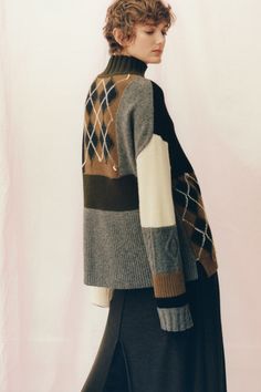 Pringle of Scotland Pre-Fall 2019 Fashion Show Collection: See the complete Pringle of Scotland Pre-Fall 2019 collection. Look 7 Knitwear Trends, Pullovers Outfit, Recycled Sweaters, Sweater Trends