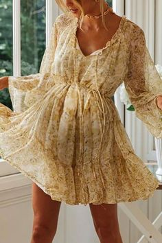 The maternity v neck long sleeve printed dress with high elastic waist is a good choice of fashion and you will love it. #maternitydresssummer #maternitydress #maternitydressescasual Maternity Dresses Casual, Summer Pregnancy Outfits, Cute Maternity Dresses, Trendy Maternity Outfits, Maternity Dresses Summer, Boho Maternity, Stylish Maternity