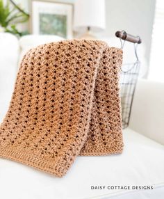 This Iris Stitch Crochet Pattern is the perfect project for de-stressing. A one row repeat, this pattern is easy to memorize! Daisy Cottage, Crochet Project Free, Slip Stitch Crochet, Modern Crochet Blanket, Cottage Designs, Throw Blanket Pattern, Digital Patterns, Crochet Simple, Crochet Dishcloths