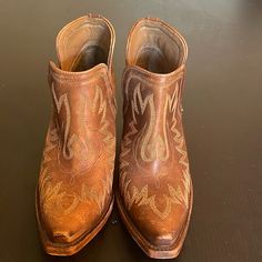 Ariat Western Boots Size 8 Western Slip-on Boots For Fall, Western Heeled Boots With Stacked Heel, Western Slip-on Boots With Reinforced Heel, Brown Slip-on Boots With Stacked Heel, Casual Leather Heeled Boots For Rodeo, Ariat Western Boots, Ariat Shoes, Leather Booties, Western Boots