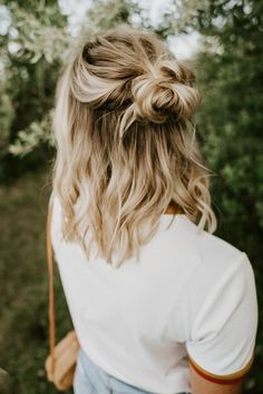 Short Casual Hairstyles, Short Hair Half Up Half Down Casual, Half Up Half Down Casual Hair, Beachy Braids, Mom Hair, Wedding Glam, Gym Hairstyles, Dark Blonde Hair, Penteado Cabelo Curto