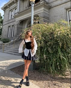 Corset Top Outfit, Parisian Outfits, Paris Outfits, Ootd Inspo, Fits Inspo, Looks Chic, Old Money Aesthetic, Inspo Outfit