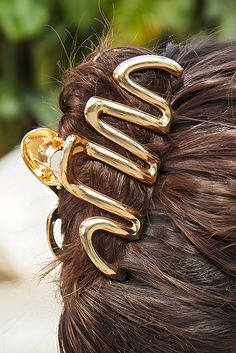 Olivia Mark - Plated Alloy Hair Clip in Elegant Wave Design Large Hair Clip, Hair Clasp, Luxurious Hair, Gold Waves, Top Pants Set, Wave Design, Hair Game, Wave Pattern, Metal Buttons