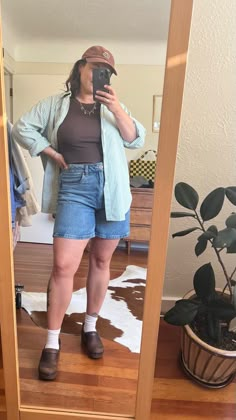 Jorts Outfit Idea Midsize, Cottagecore Hiking Outfit, Jorts Outfit Mid Size, Vintage Clogs Outfit, Summer Clogs Outfit, Comfy Summer Outfits Plus Size, Plus Size Outfit Ideas Summer, Clogs Outfit Summer, Clog Outfit Summer