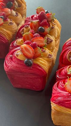 Patisserie Desserts, Food To Share, Pastry Decoration, Patisserie Fine, Fruit Pastries, Artistic Ideas, Danish Pastry, Food Recepie, Bakery Recipes