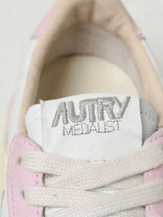 Sneakers AUTRY Woman color Pink Basket Autry Femme, Baskets Autry, Autry Sneakers, Pink Sneakers, Italian Fashion Designers, Engraved Logo, Italian Fashion, Woman Colour, Smooth Leather