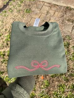 For all my girly girls in their coquette era🎀 fleece lined sweatshirt and perfect to cozy up with yoiur favorite book and coffee! Cute Crew Neck Sweatshirt For Gift, Preppy Crewneck, Book And Coffee, Basic Hand Embroidery Stitches, Clothing Business, Valentine Day Gift, Sweatshirt Cute, Coquette Bow, Clothing Details