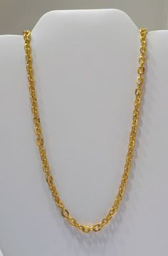 "Vintage 18\" gold tone link chain necklace. Ridged links on one side & smooth on the other side. Pretty necklace. Excellent vintage condition. Unsigned." Gold Rolo Chain Link Necklace, Gold Rolo Chain Necklace With Rectangular Links, Gold Chain Necklace With Rectangular Rolo Links, Sweater Clip, Pretty Necklace, Link Chain Necklace, Pretty Necklaces, Glass Bead Necklace, Plastic Beads