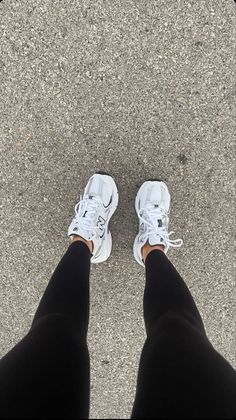 Pretty Shoes Sneakers, Shoe Wishlist, Hype Shoes, Girly Shoes, Aesthetic Shoes, Workout Aesthetic, Swag Shoes, Gym Shoes, Pretty Shoes