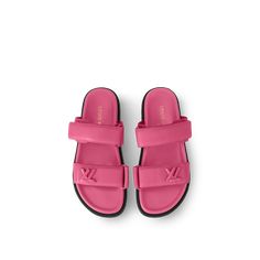 LOUIS VUITTON® - Lv Sunset Flat Comfort Mule - Fuchsia Luxury Gucci Sneakers With Translucent Outsole, Louis Vuitton 2024, Pink Mules, Fashion Shoes Sandals, Louis Vuitton Pink, Spring Sandals, Trunk Bag, Girly Shoes, Louis Vuitton Official