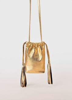 A different great gold gift for women!   Elevate your evening outfit with our exquisite gold evening bag, handmade in our atelier using glamorous and soft metallic leather.  It's a wonderful gift for a fashionista or any women who like to wear a small bag with glamour and personality. We can deliver the bag with a special gift wrapping and add a note from you. You just have to follow the instructions when you place the order. This charming sack-shaped bag features a drawstring closure system ado Luxury Gold Flap Bag With Removable Pouch, Cheap Gold Pouch Shoulder Bag, Wedding Guest Purse, Sack Of Gold, Waist Bag Leather, Gold Handbag, Gold Evening Bag, Small Party, Drawstring Purse