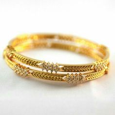 South Indian Bangles, Simple Gold Bangle, Indian Bangles, Black Beads Mangalsutra Design, Diamond Bangles