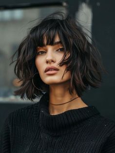 Shaggy Bob Middle Part, Heavy Bob With Bangs, Bob Edgy Haircut, Shaggy Bob Short Bangs, Bob W Bangs Hairstyles, French Bob Hairstyles With Bangs, Messy Short Bob With Bangs, Trend Short Hair Styles 2024, Short Bob Long Layers