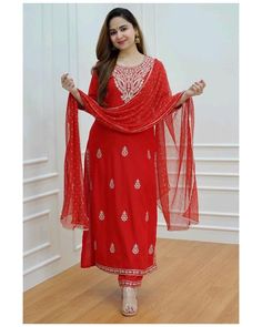 Traditional Dresses Indian, Kurti Pant With Dupatta, Women Kurti, Rayon Kurti, Kurti Pant, Partywear Dresses, Zari Embroidery, Indian Gifts, Kurtis With Pants