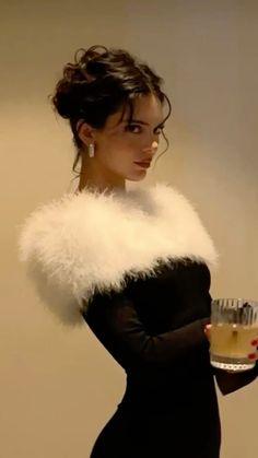 Old Money Wedding Hairstyles, Kendall Jenner Peinados, Sultry Hairstyles, Kendall Jenner Hairstyles, Met Gala Hair, Kendall Jenner Hair, Jenner Hair, Classy Hairstyles, Dress Hairstyles