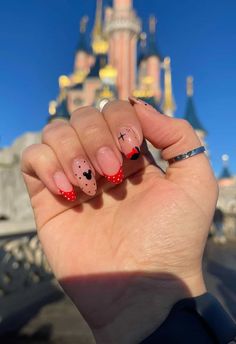 27+ Disney Nails That Are Pure *Magic* Simple Disney Nails, Disney World Nails, Mouse Nail Art, Disney Themed Nails, Disney Christmas Nails, Disneyland Nails, Disney Nail Designs, Mickey Mouse Nails, Disney Inspired Nails