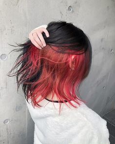 dye underneath dyed colored pink cabelos underdye corto hidden ombre salvo Ginger Peekaboo Hair, Under Hair Dye, Underdye Hair, Under Hair Color, Hair Dyed Underneath, Styl Grunge, Hidden Hair Color, Half Dyed Hair, Hair Color Underneath