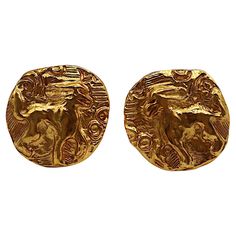 YVES SAINT LAURENT vintage gold tone clip-on earrings featuring a raised and textured mythological creature. Embossed YSL Made in France. Indicative measurements : height approx. 3.5 cm (1.38 inches) / max. width approx. 3.4 cm (1.34 inches). Weight per earring : approx. 15 grams. Materials : Gold tone metal hardware. NOTES - This is a preloved vintage item, therefore it might have imperfections. - Colors may differ slightly from actual product appearance due to differences in lighting condition Ysl Vintage, Earring Video, Mythological Creature, Saint Laurent Vintage, Hermes Kelly Bag, Gold Clips, Colorless Diamond, Girl Vintage, Mythological Creatures