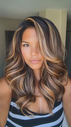 25 Fresh Hair Highlights Ideas to Consider Right Now Hair Highlights Ideas, Soft Balayage, Highlights Ideas, Caramel Highlights, Fresh Hair, Hair Inspiration Color, Hair Color Trends, Sophisticated Style