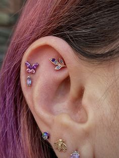 Ear Piercings Pretty, Ear Gauges Aesthetic, Gauges Aesthetic, Silver Piercings, Ear Stacks, Ear Curation, Nail Piercing, Cool Ear Piercings, Ear Design