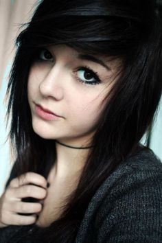 Characteristics of Emo Hairstyles for Girls | NailGypsy.com Short Emo Haircuts, Styl Emo, Short Emo Hair, Emo Hairstyles For Guys, Emo Hairstyles, Emo Girl Hairstyles