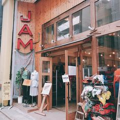 an outside view of a clothing store with mannequins