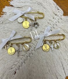 Holy Communion Pins Goldholy Sacrament Gifts for Her Gifts - Etsy Colombia Newborn Niece, Pearl Background, Rhinestone Letters, Rhinestone Cross, For Her Gifts, White Crosses, Lucky Charms, Amulets, White Letters