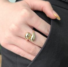 🌼Features ⭐️ Gram: 3.75 gr(approximate weight) 💍 Size: 8 Us ⭐️ Production Method:Hand Made.Hand made Polish ⭐️ 14 K (0,585) in gold ⭐️ Special Gift Box ⭐️ Like all precious jewels,it comes in its own gift box. ⭐️ Can include a little gift note  ⭐️ The Gold Body Of The Rings is Polished By Hand. Yellow Gold Teardrop Rings, Teardrop Yellow Gold Ring, Minimalist Pear-shaped Yellow Gold Rings, Gold Pear-shaped Rings, Gold Teardrop Rings With Polished Finish, Ring For Wife, Drop Ring, Gold Bodies, Teardrop Ring