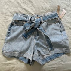 Banana Republic Factory. Brand New With Tags. Denim Paper, Cuffed Denim Jeans, Dark Denim Shorts, Classic Denim Shorts, Stretch Denim Pants, White Denim Shorts, Jeans Diy, Banana Republic Factory, Classic Jeans