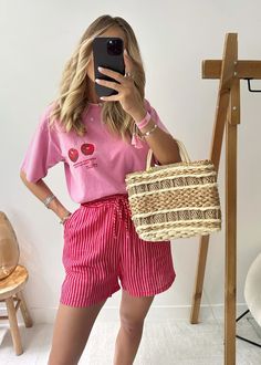 Tshirt And Shorts, Color Outfits, Look Rose, Miami Outfits, Top Jean, Outfit Primavera, Earthy Outfits, Teacher Outfits, Cool Fits