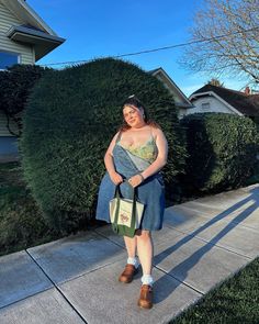 Jordan - MUA - Plus Size Cutie (@jordanstrausmua) • Instagram photos and videos Pluse Size, People Fly, Plus Size Fashion Tips, Artist Fashion, Plus Sized, Artist Style, Top Fabric