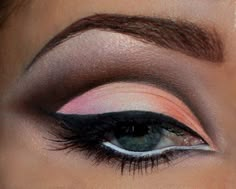 cool eye makeup - for night time. Let's get it straight.....this is not for when the sun is out Facepalm Meme, Makeup Materials, Smokey Eyes