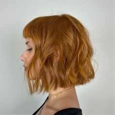 Inverted Wavy Bob with Baby Bangs Trend Pony, Bob Balayage, One Length Bobs, Layered Pixie Cut, Long Bob With Bangs, Short Bobs With Bangs, Wavy Bob Haircuts, Medium Bob Hairstyles