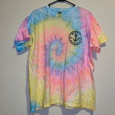 Custom Tie Dye Swirl Maui Hawaii T Shirt Tourist Vacation T Shirt Excellent Condition Nwot Great Screen Printed Graphics Gildan Mens Size Large Hawaii T Shirt, Custom Ties, Maui Hawaii, Maui, Printmaking, Blue Yellow, Swirl, Screen Printing, Hawaii