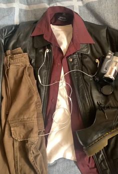 Stussy Converse, Masc Outfits, Mode Grunge, Downtown Outfits, Idee Cosplay, Guys Clothing Styles, Leather Jacket Outfits, Neue Outfits, Herren Outfit