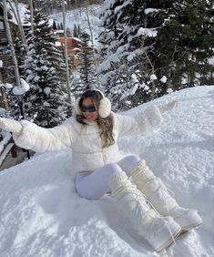 Winter Bimbocore Outfits, Arctic Fashion, Snow Outfit Inspo, Iceland Outfit, Snow Outfits For Women, Winter Going Out Outfits, Ski Trip Outfit, Snow Outfits