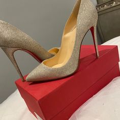 Never Worn Luxury Wedding Shoes With 4-inch Heel, Luxury Wedding Shoes With Padded Heel And Round Toe, Luxury Wedding Shoes With Round Toe, Luxury Champagne Heels With Almond Toe, Luxury Champagne Almond Toe Heels, Gold Heels With Red Sole, Luxury Champagne Heels With 4-inch Heel, Luxury Champagne Heels With Round Toe, Elegant Gold Heels With Red Sole