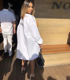 Edgy Fits, Shirt Dress Outfit, Hijabi Fashion, Style And Grace, Blouse White, Classic Dress, Street Chic, Trendy Tops, Shirt Outfit