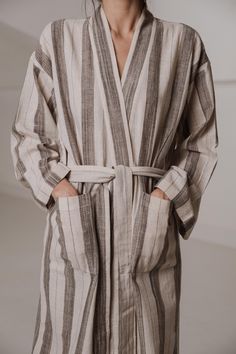 Kimono Linen, Sustainable Womens Clothing, Linen Robe, Sustainable Clothing Brands, Linen Summer, Mens Cashmere, Handwoven Fabric, Welcome To The World, Classic Dress