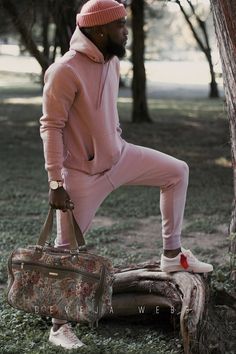 Pink Friday Outfits Men, Yeezy Boost 350 Outfit Men Street Style, Men Hood Outfits, Yeezy Bred Outfit Men, Men’s Pink Street Wear, Outfit Grid Men, Black Men Fashion Casual, Genderless Fashion