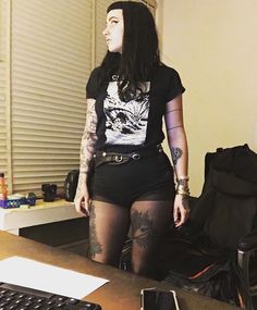 Nu Metal Concert Outfit, Lazy Goth Outfits, Comfy Goth Outfits, Edgy Work Outfits, Alt Summer Outfits, Black Wardrobe, Grunge Goth, Goth Grunge, Swaggy Outfits